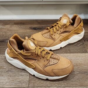 SOLD! SOLD! SOLD Nike Air Hurache Wheat Sneakers 2017 Mens 10.5 Athletic Comfort